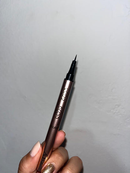DELINEADOR DE OJOS LONG LASTING