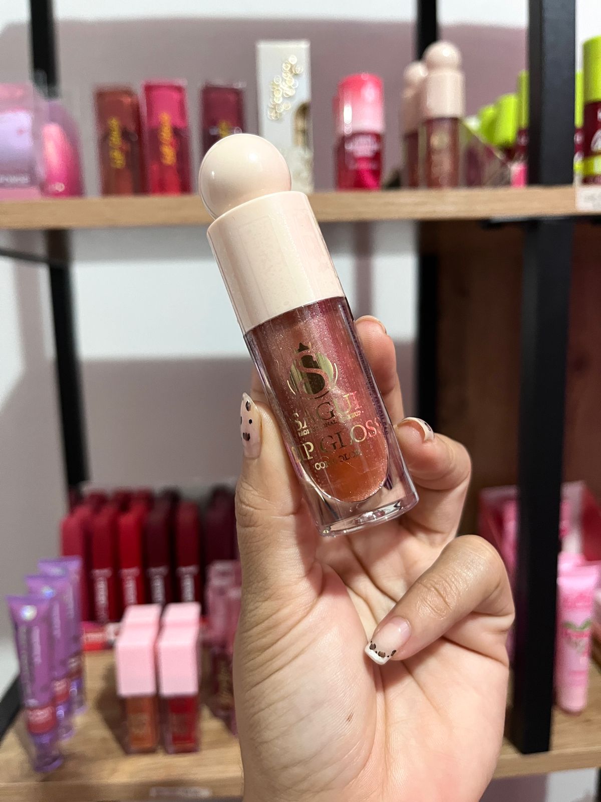 LIP GLOSS CON COLOR SAGUI